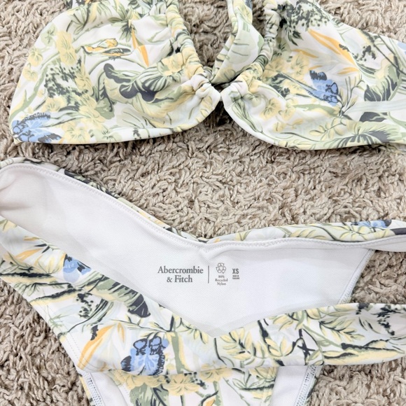 Abercrombie and Fitch floral tropical bikini set women’s size X-small - Picture 3 of 4